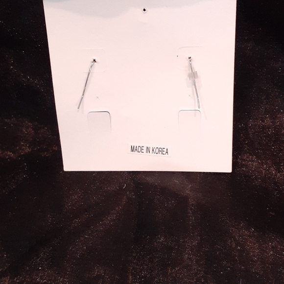 Lia Sophia Earrings - Picture 2 of 2